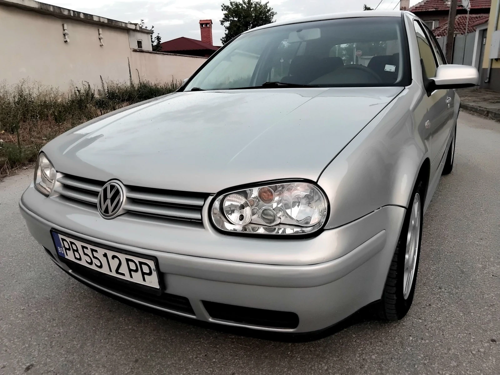 VW Golf 1.6iSR.101k + КЛИМА. БЕНЗИН , снимка 6 - Автомобили и джипове - 55657698