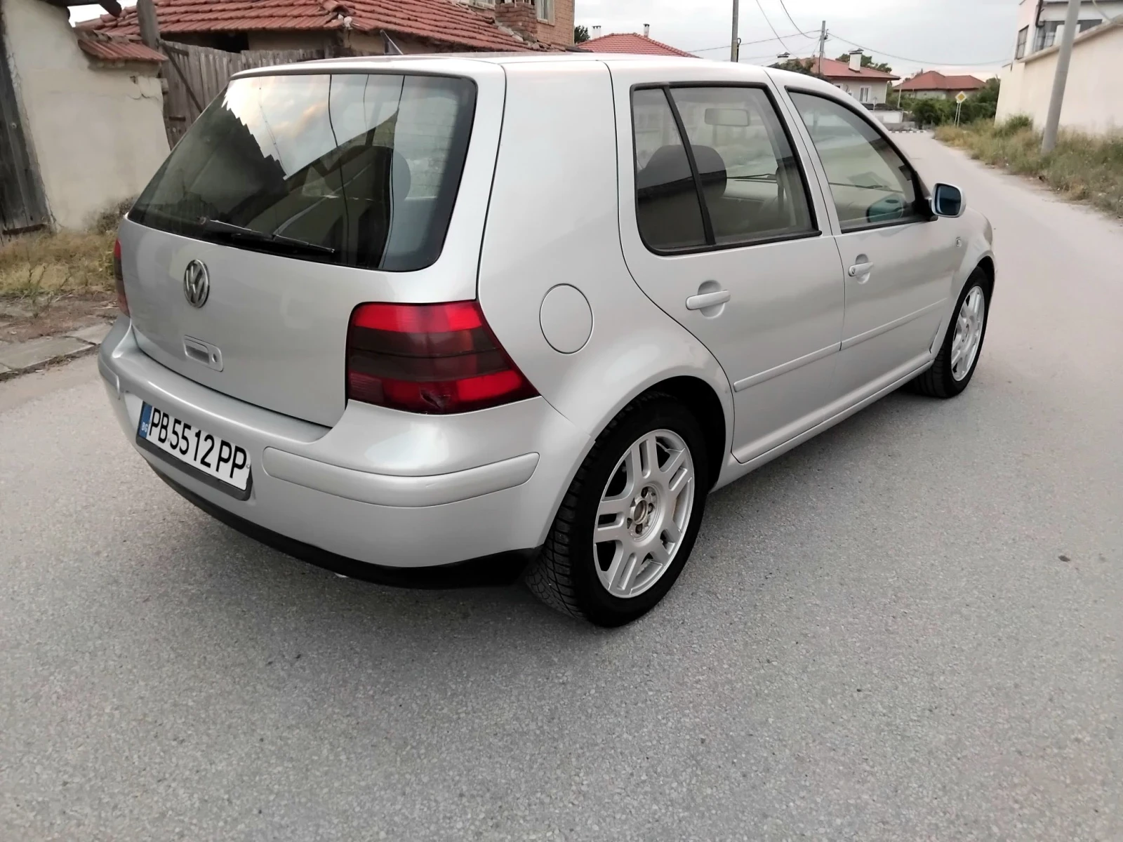 VW Golf 1.6iSR.101k + КЛИМА. БЕНЗИН , снимка 12 - Автомобили и джипове - 55657698