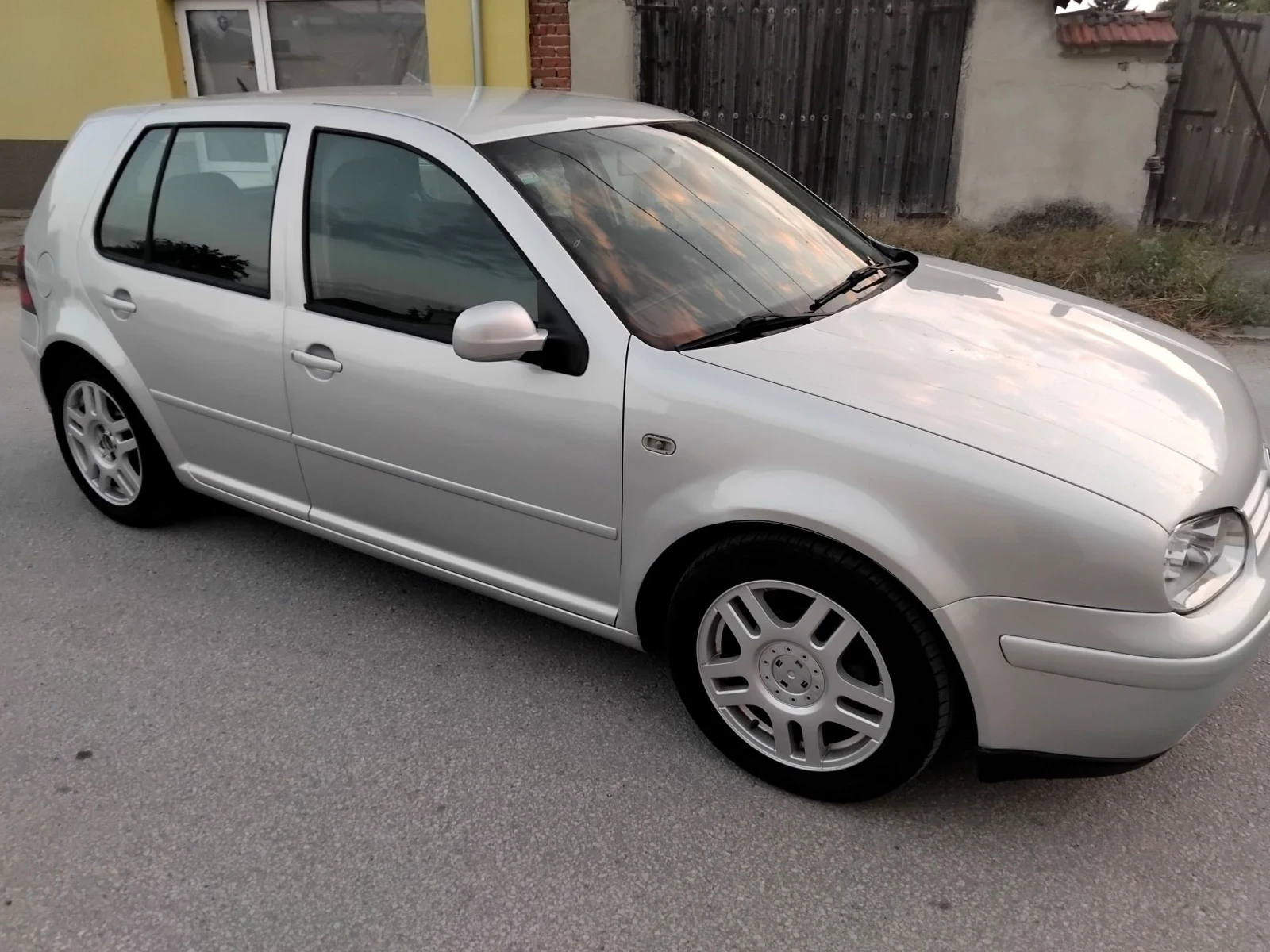 VW Golf 1.6iSR.101k + КЛИМА. БЕНЗИН , снимка 7 - Автомобили и джипове - 55657698