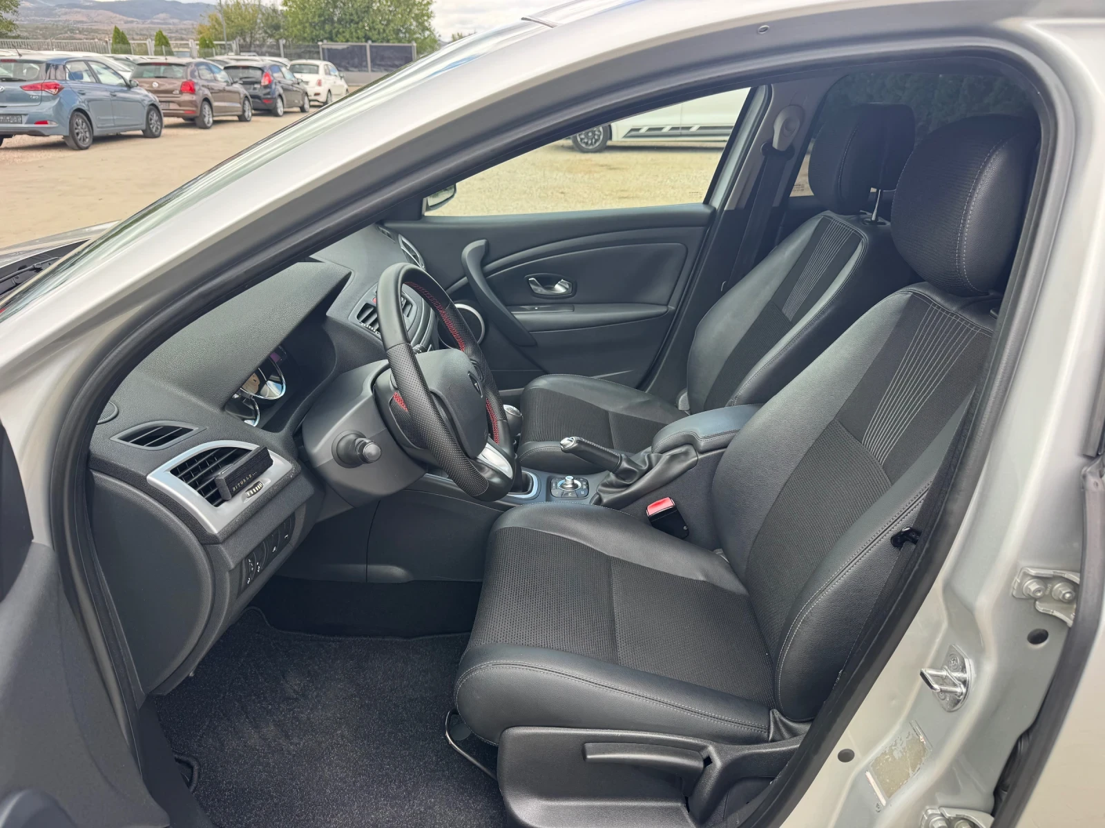 Renault Megane 1.5DCI, снимка 10 - Автомобили и джипове - 56185236