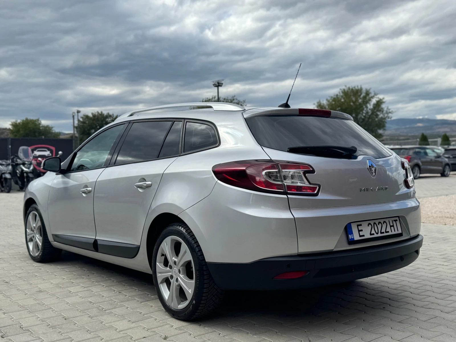 Renault Megane 1.5DCI, снимка 3 - Автомобили и джипове - 56185236