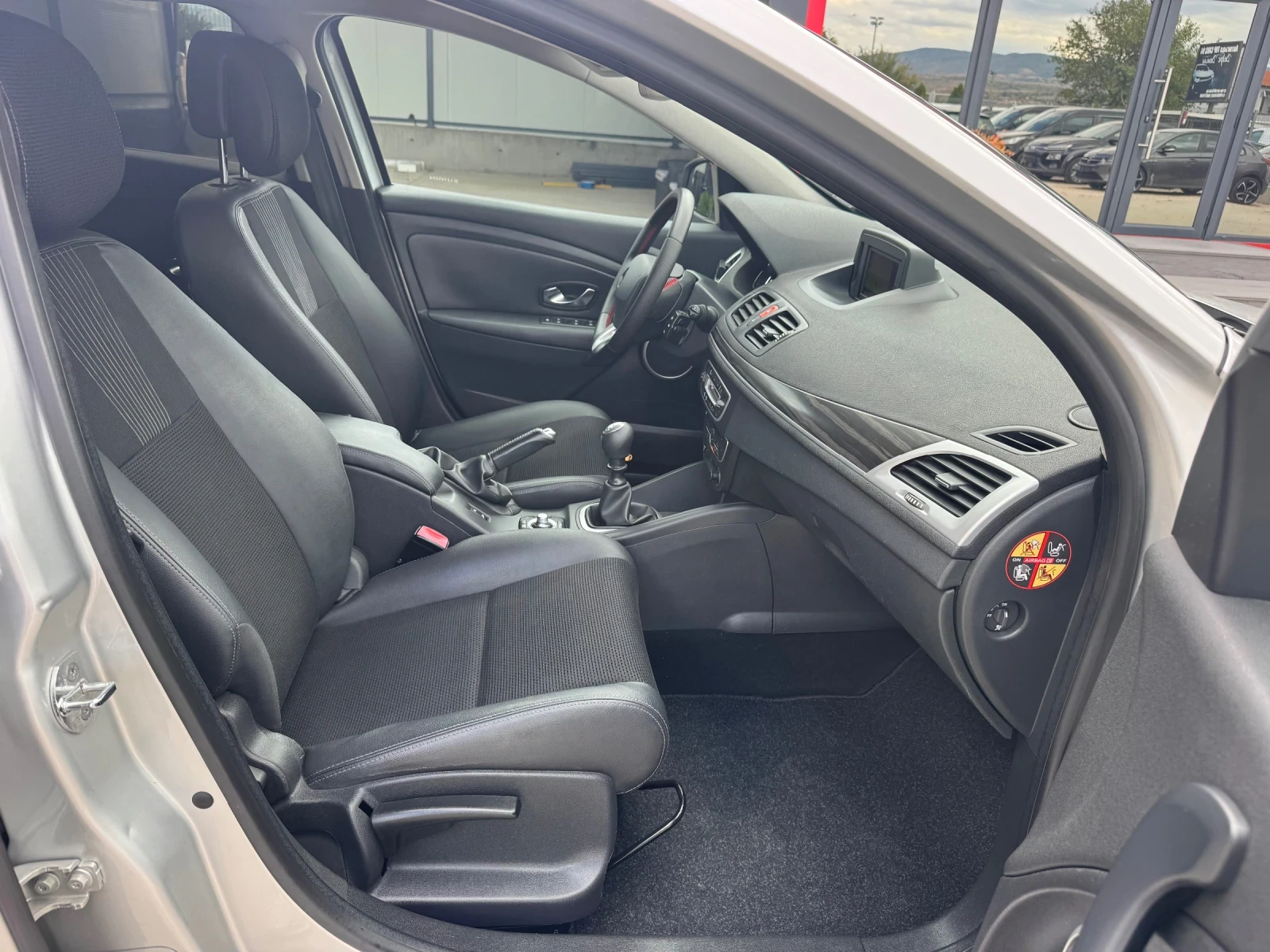 Renault Megane 1.5DCI, снимка 13 - Автомобили и джипове - 56185236