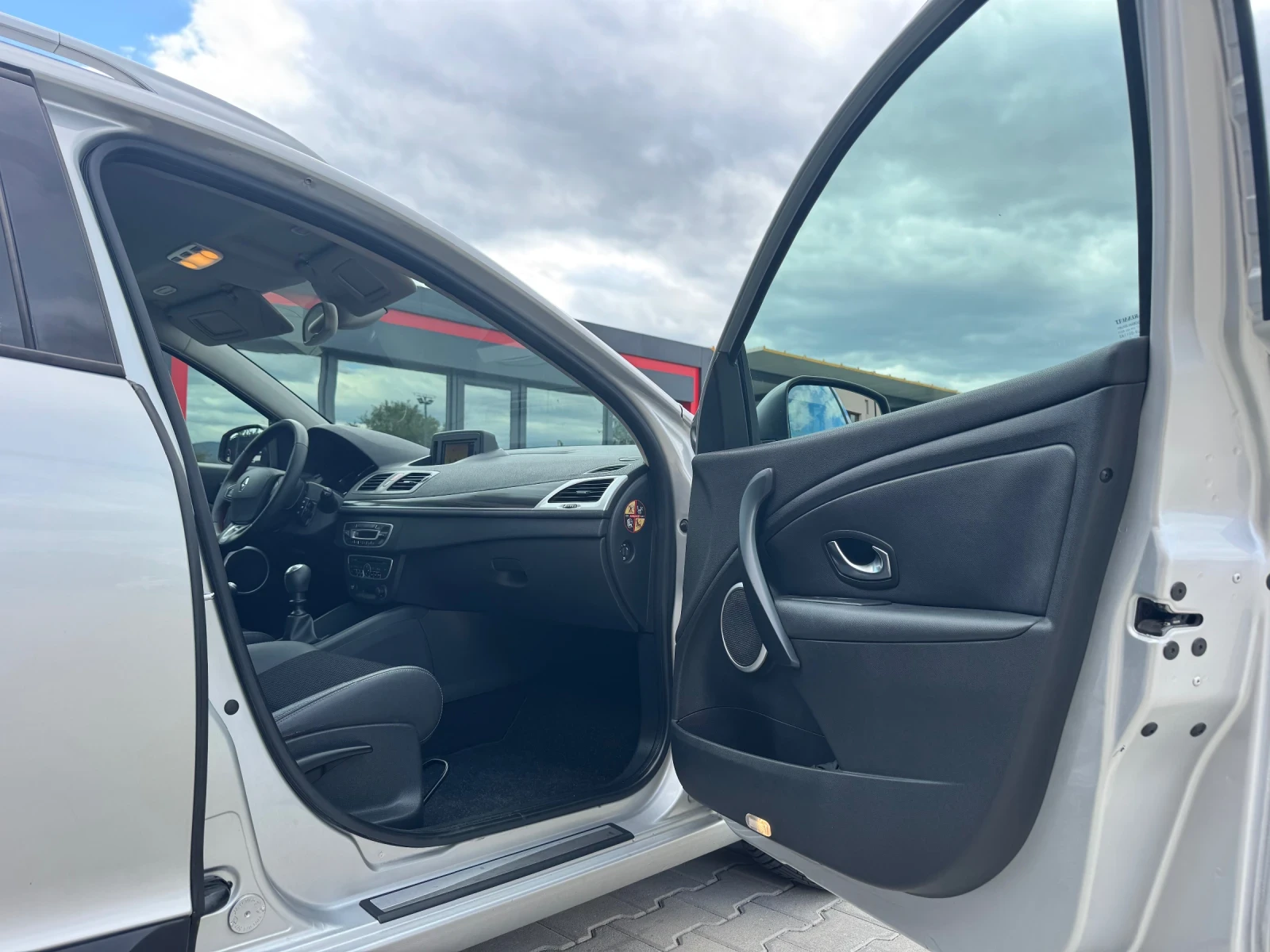 Renault Megane 1.5DCI, снимка 14 - Автомобили и джипове - 56185236