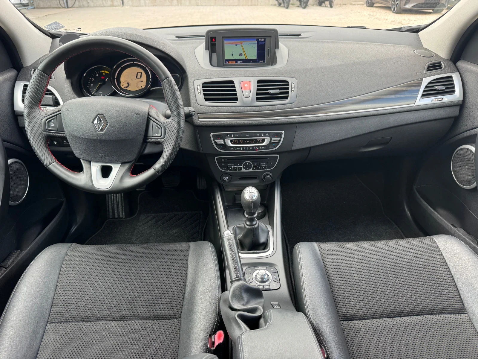 Renault Megane 1.5DCI, снимка 12 - Автомобили и джипове - 56185236