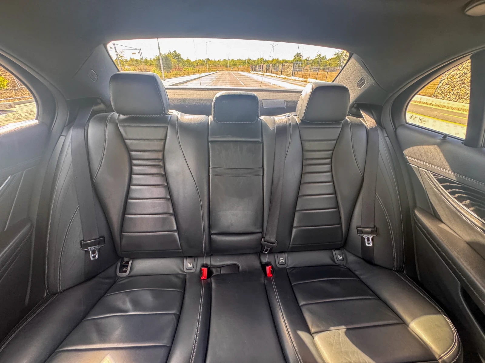 Mercedes-Benz E 220 PANORAMA , 9G ,  AMG  , KEYLESS GO , DISTRONIK , , снимка 14 - Автомобили и джипове - 56225752