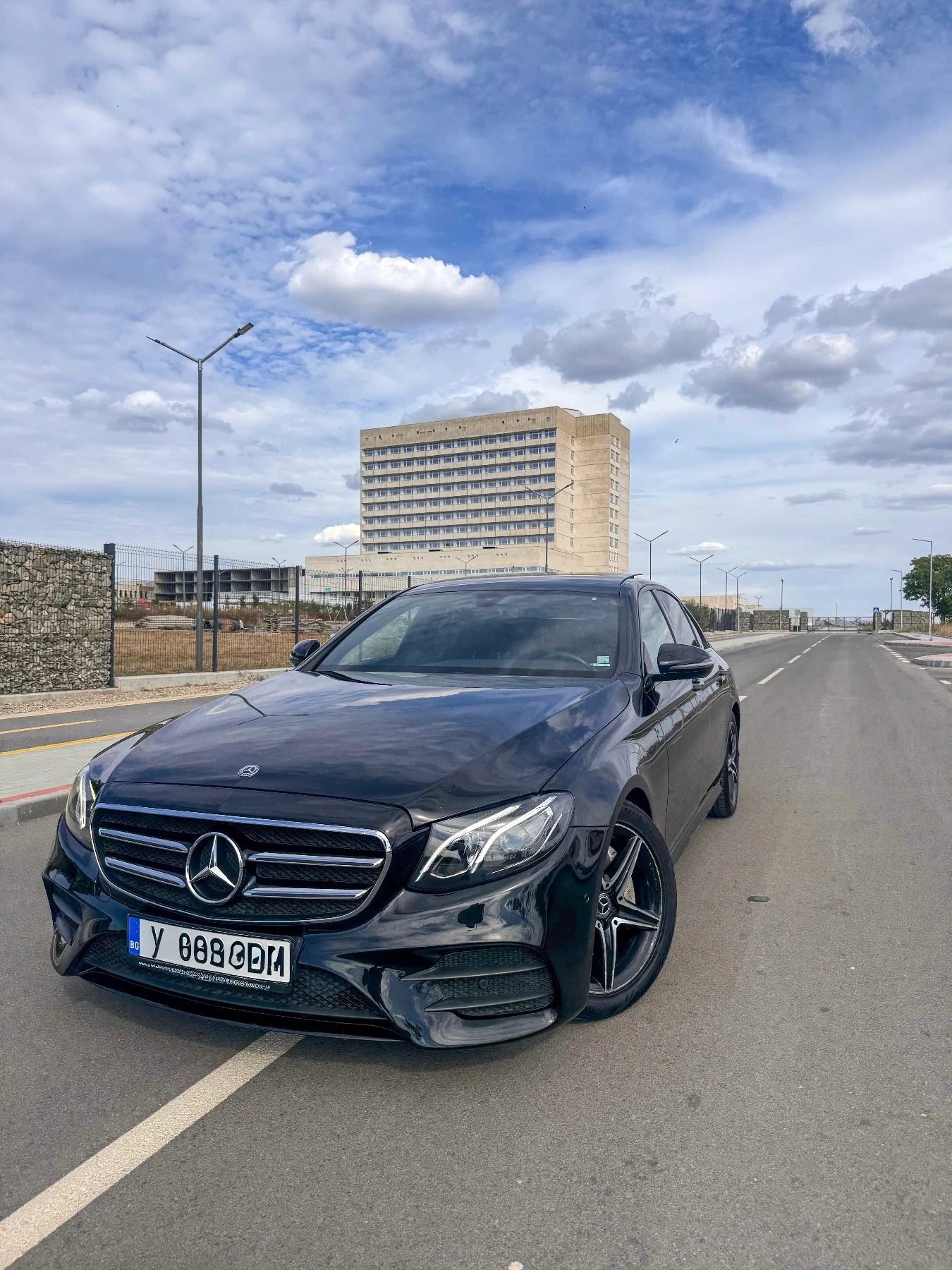 Mercedes-Benz E 220 PANORAMA , 9G ,  AMG  , KEYLESS GO , DISTRONIK , 