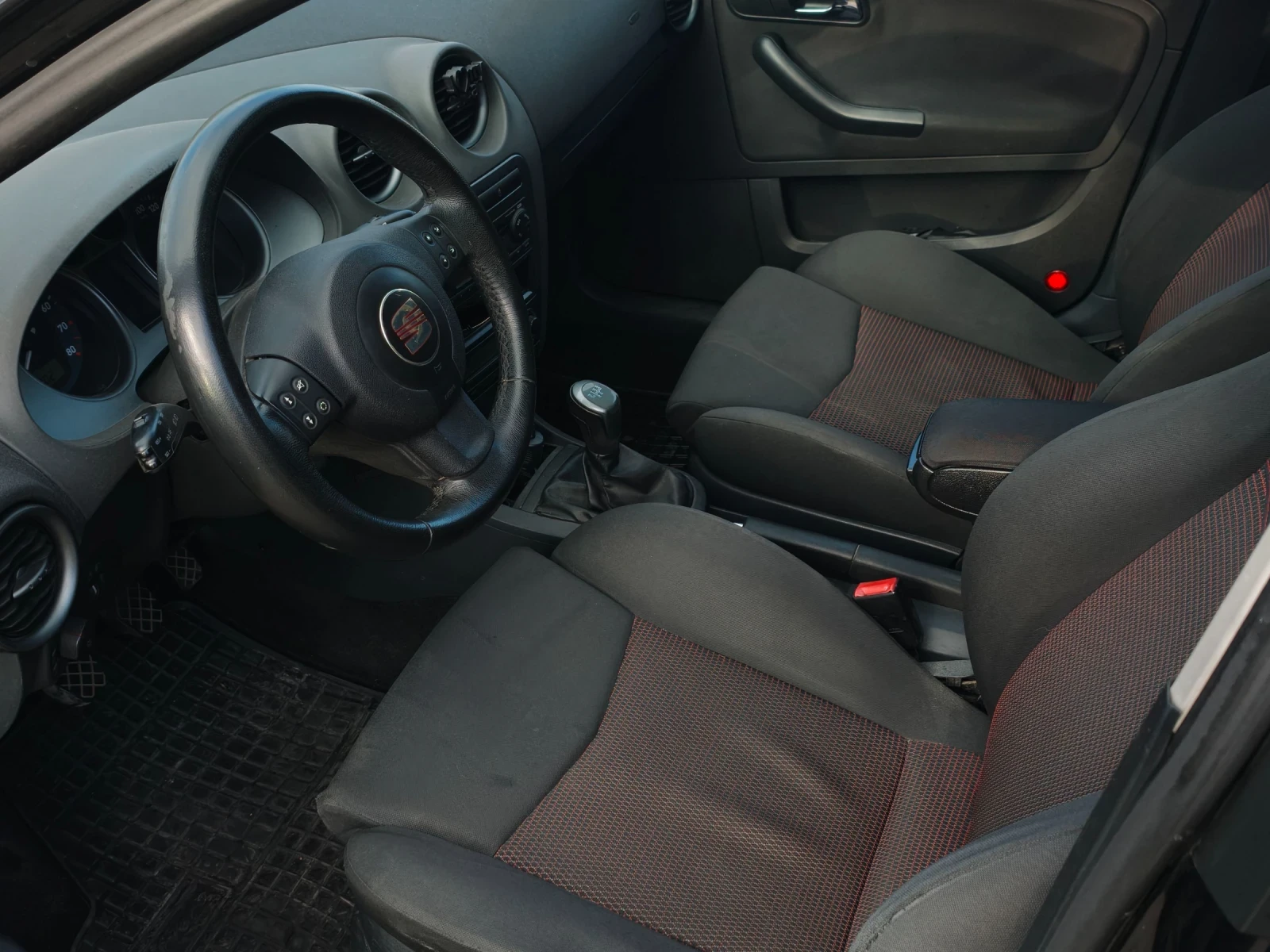 Seat Cordoba, снимка 6 - Автомобили и джипове - 56568593