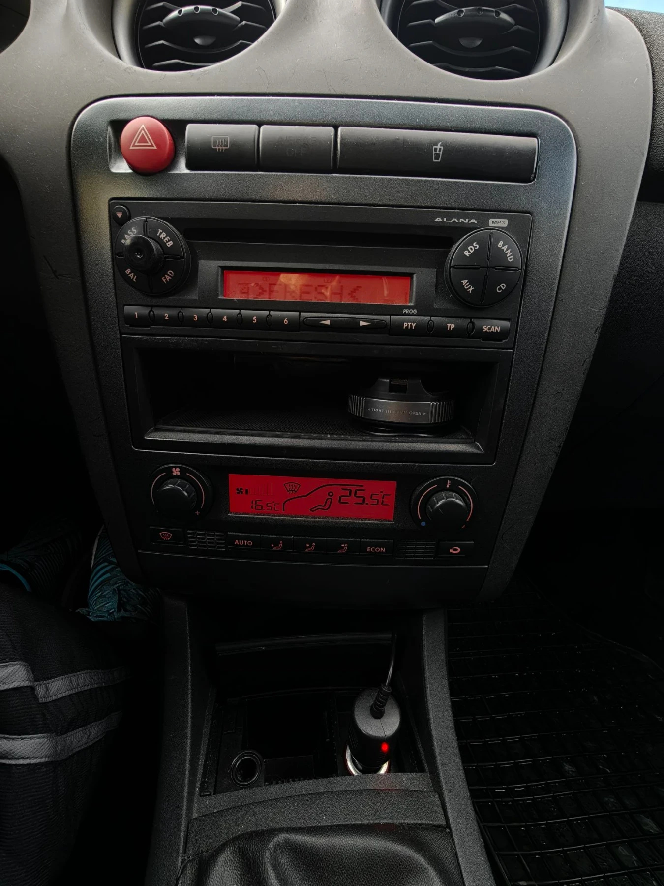 Seat Cordoba, снимка 16 - Автомобили и джипове - 56568593