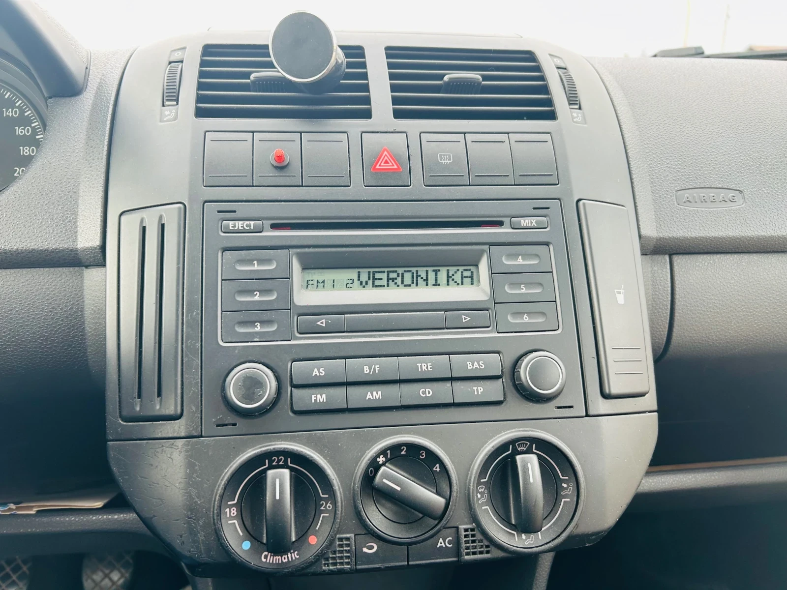 VW Polo 1.4, снимка 7 - Автомобили и джипове - 56591336