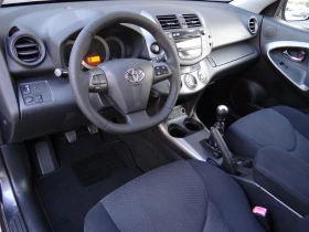 Обява за продажба на Toyota Rav4 2, 0i-158k.c./4 X 4/6-скорости/Климатроник/Euro-4/ ~17 600 лв. - изображение 7