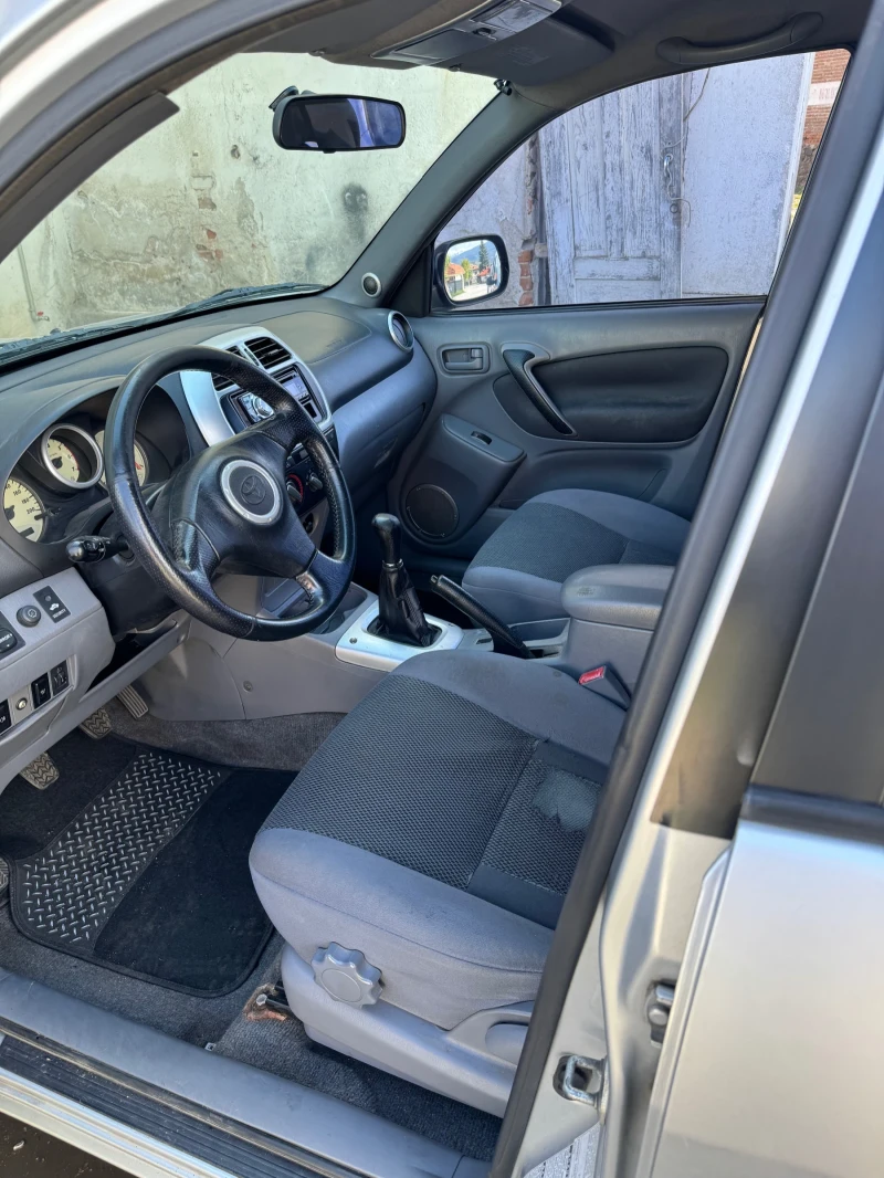 Toyota Rav4 2.0D4D, снимка 10 - Автомобили и джипове - 47450075