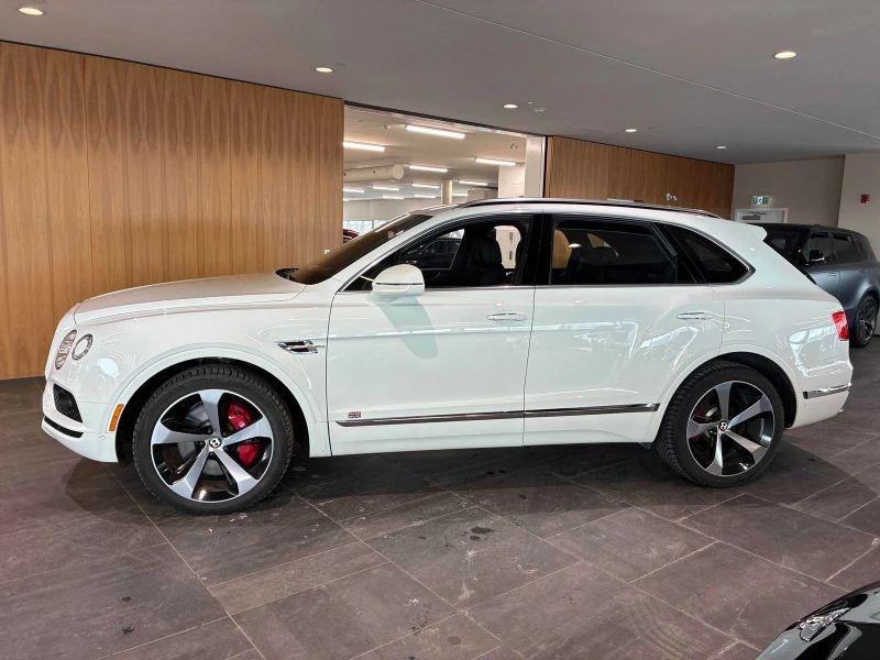 Bentley Bentayga V8 С РЕГИСТРАЦИЯ & АВТО КРЕДИТ , снимка 2 - Автомобили и джипове - 53594686