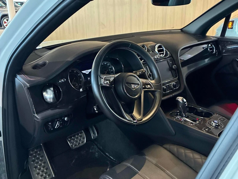 Bentley Bentayga V8 С РЕГИСТРАЦИЯ & АВТО КРЕДИТ , снимка 6 - Автомобили и джипове - 53594686