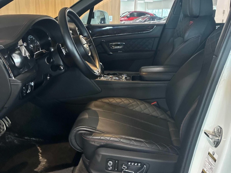 Bentley Bentayga V8 С РЕГИСТРАЦИЯ & АВТО КРЕДИТ , снимка 7 - Автомобили и джипове - 53594686