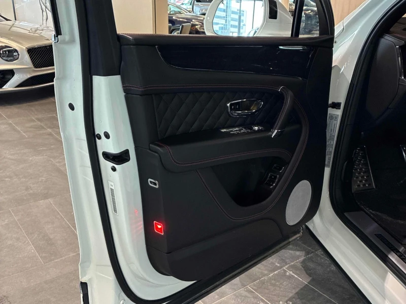 Bentley Bentayga V8 С РЕГИСТРАЦИЯ & АВТО КРЕДИТ , снимка 10 - Автомобили и джипове - 53594686