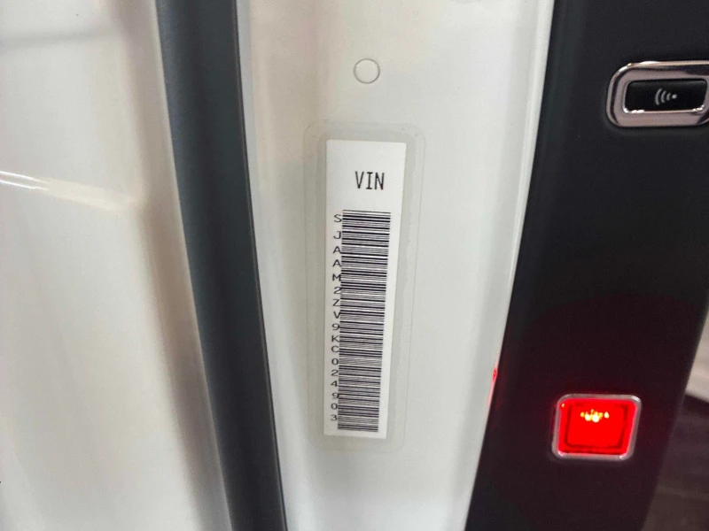 Bentley Bentayga V8 С РЕГИСТРАЦИЯ & АВТО КРЕДИТ , снимка 14 - Автомобили и джипове - 53594686