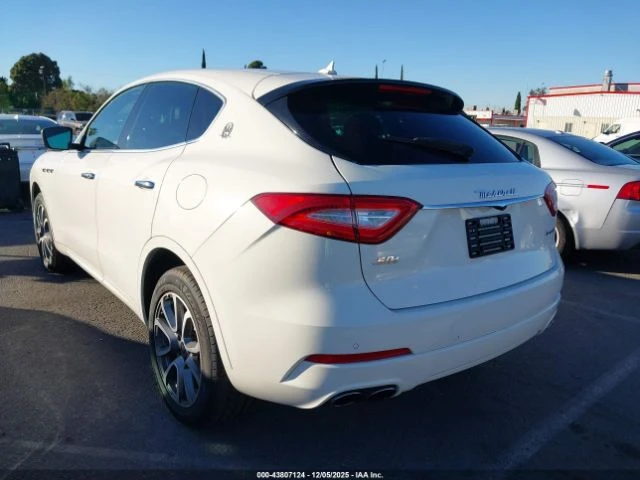 Maserati Levante S* Кожа* Подгрев* Keyless* Клип на мотор, снимка 3 - Автомобили и джипове - 53194560