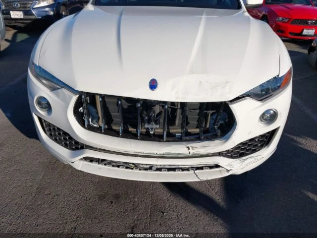 Maserati Levante S* Кожа* Подгрев* Keyless* Клип на мотор, снимка 6 - Автомобили и джипове - 53194560