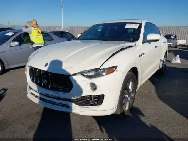 Maserati Levante S* Кожа* Подгрев* Keyless* Клип на мотор, снимка 2 - Автомобили и джипове - 53194560