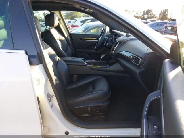 Maserati Levante S* Кожа* Подгрев* Keyless* Клип на мотор, снимка 5 - Автомобили и джипове - 53194560
