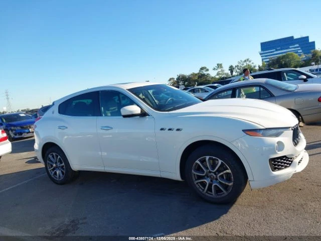 Maserati Levante S* Кожа* Подгрев* Keyless* Клип на мотор, снимка 13 - Автомобили и джипове - 53194560