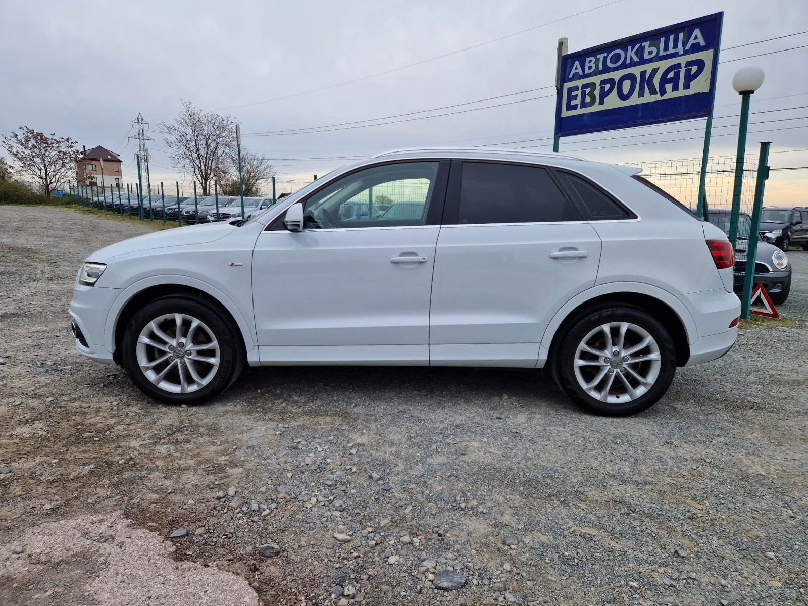 Audi Q3 2.0TDI S-Line - изображение 2