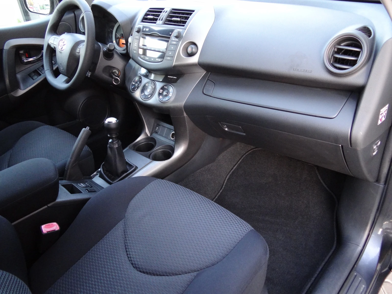 Toyota Rav4 2, 0i-158k.c./4 X 4/6-скорости/Климатроник/Euro-4/ - изображение 10