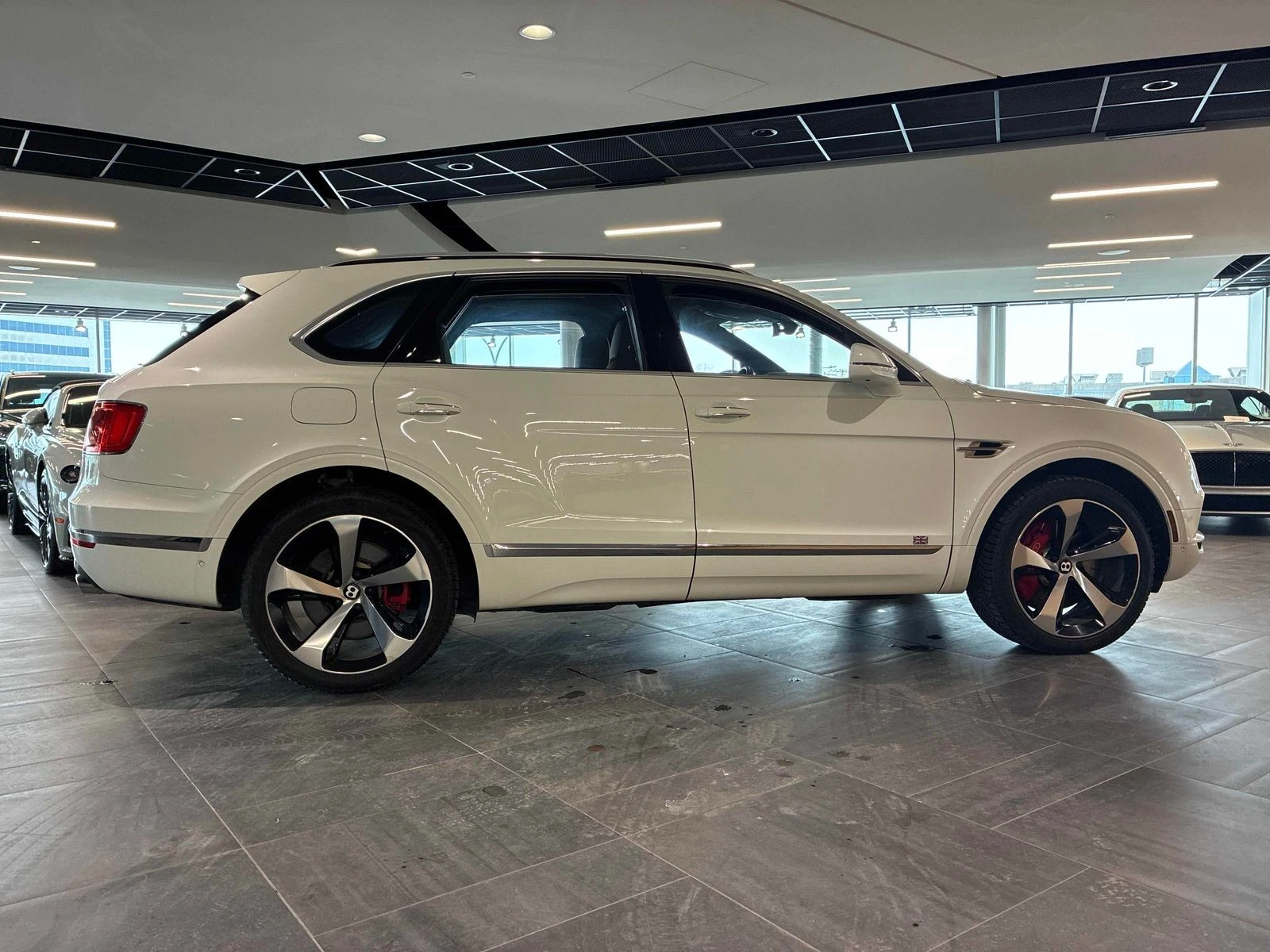 Bentley Bentayga V8 С РЕГИСТРАЦИЯ & АВТО КРЕДИТ  - изображение 5