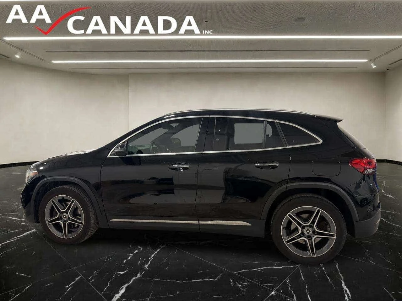 Mercedes-Benz GLA * 250 | AMG PKG * CARFAX * БЕЗ ПЪРВОНАЧАЛНА ВНОСКА, снимка 4 - Автомобили и джипове - 55030219