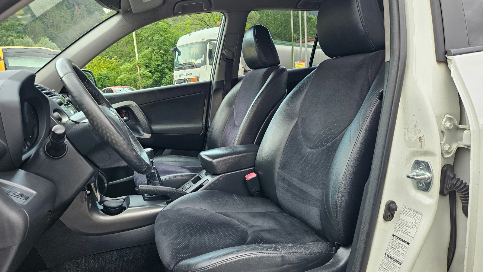 Toyota Rav4 2.2 D4d Klimatronik/4x4/6skorosti/Facelift, снимка 12 - Автомобили и джипове - 55321636
