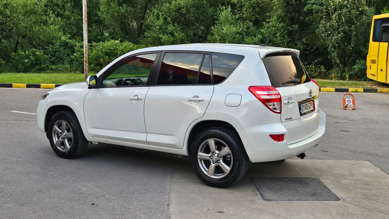 Toyota Rav4 2.2 D4d Navig/Klimatronik/4x4/6skorosti/Facelift, снимка 4 - Автомобили и джипове - 55321636