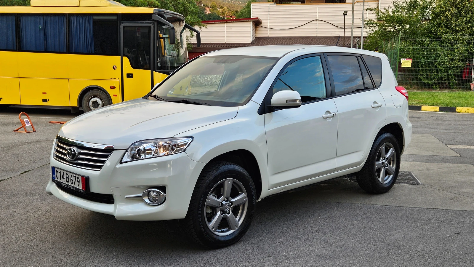 Toyota Rav4 2.2 D4d Navig/Klimatronik/4x4/6skorosti/Facelift, снимка 2 - Автомобили и джипове - 55321636