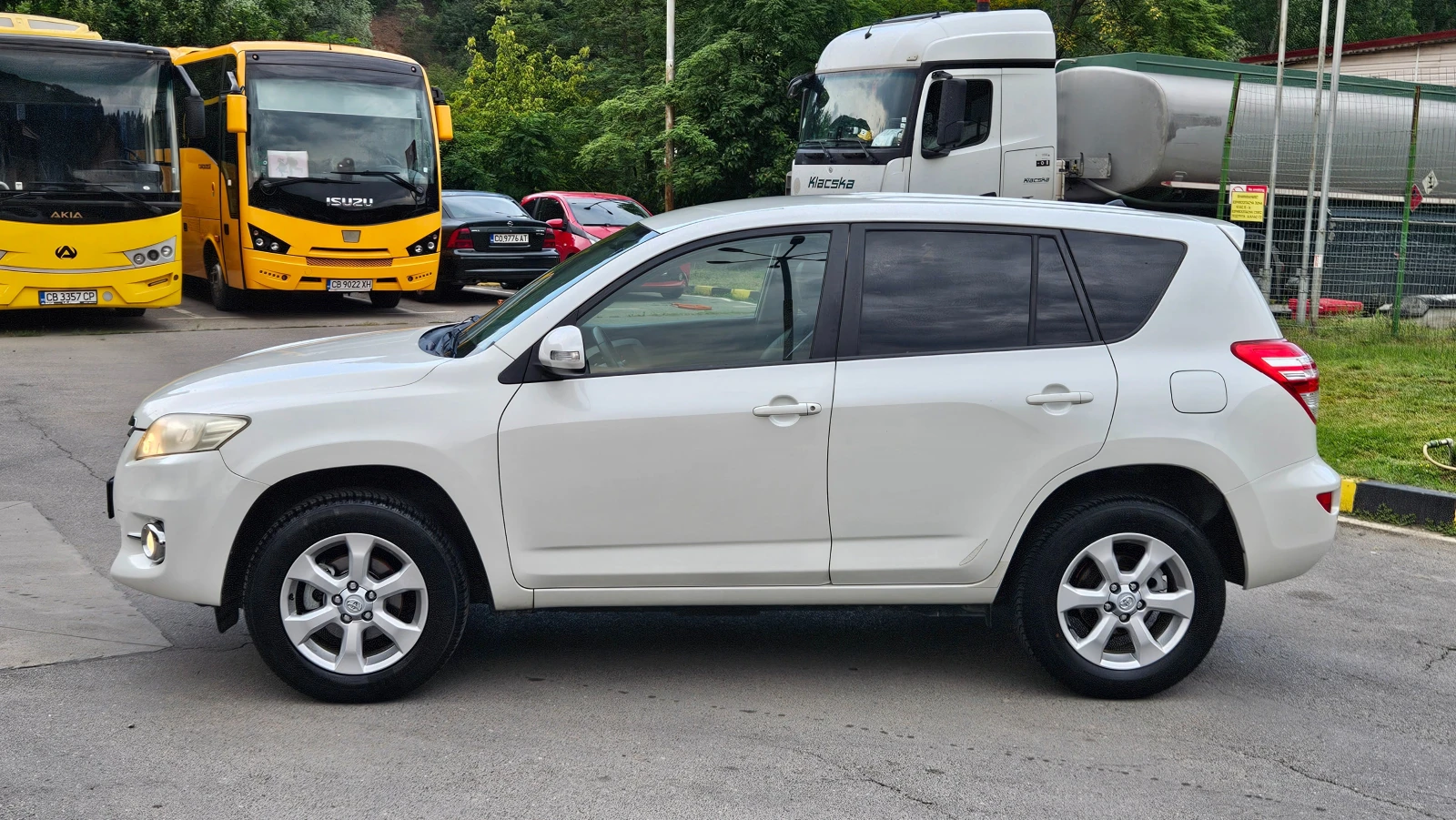 Toyota Rav4 2.2 D4d Klimatronik/4x4/6skorosti/Facelift, снимка 3 - Автомобили и джипове - 55321636