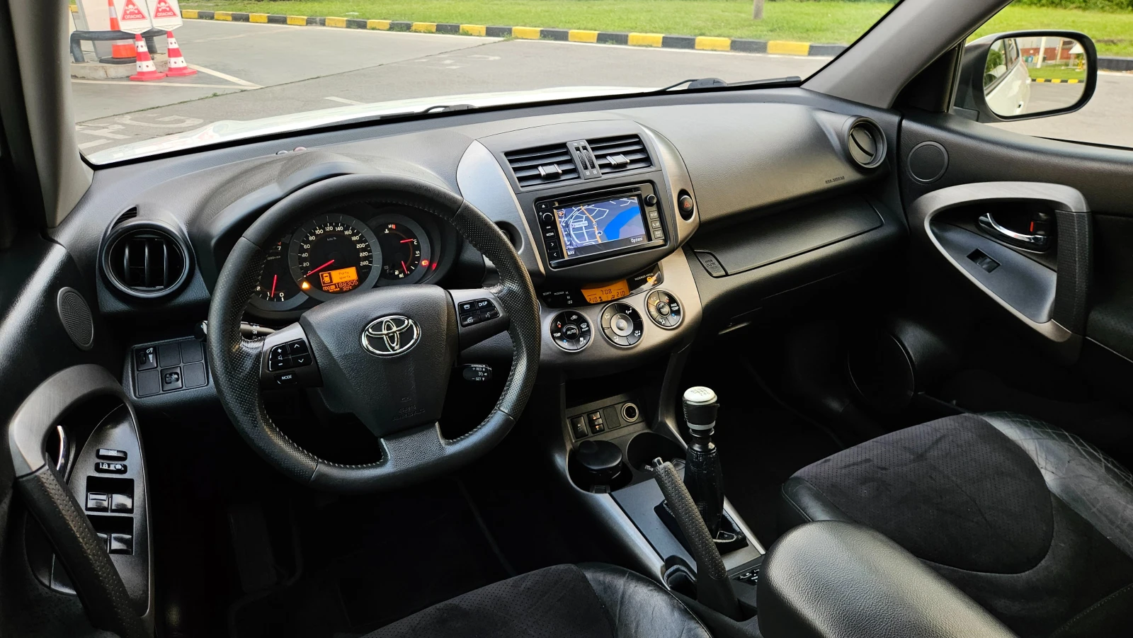 Toyota Rav4 2.2 D4d Navig/Klimatronik/4x4/6skorosti/Facelift, снимка 10 - Автомобили и джипове - 55321636