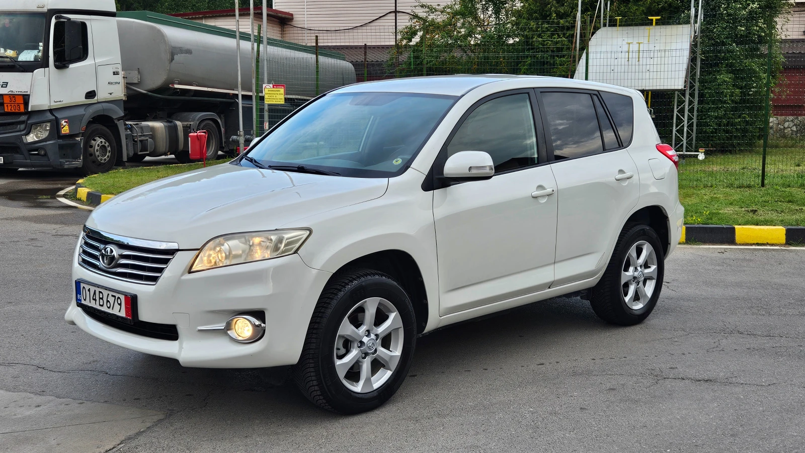 Toyota Rav4 2.2 D4d Klimatronik/4x4/6skorosti/Facelift, снимка 2 - Автомобили и джипове - 55321636