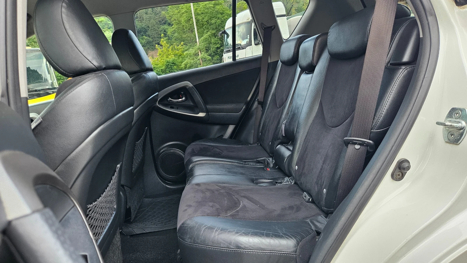 Toyota Rav4 2.2 D4d Klimatronik/4x4/6skorosti/Facelift, снимка 14 - Автомобили и джипове - 55321636