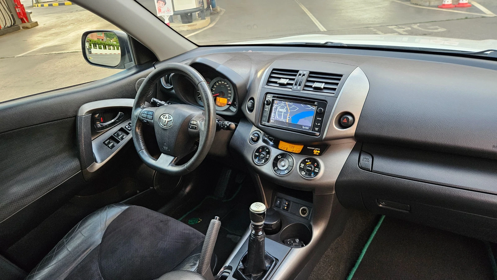 Toyota Rav4 2.2 D4d Navig/Klimatronik/4x4/6skorosti/Facelift, снимка 11 - Автомобили и джипове - 55321636