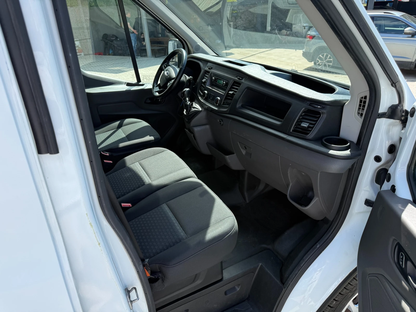 Ford Transit 2.0TDCI Климатик Euro 6D L2H2 , снимка 9 - Бусове и автобуси - 54676583