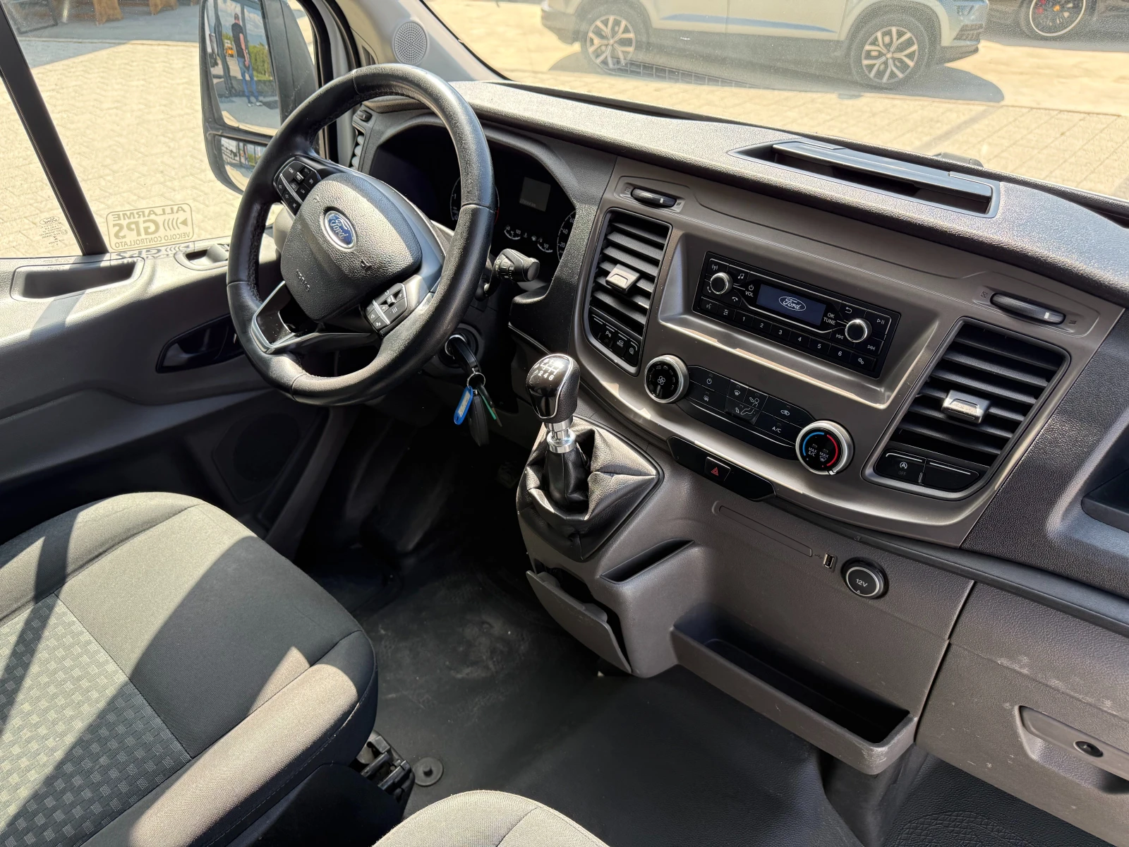 Ford Transit 2.0TDCI Климатик Euro 6D L2H2 , снимка 10 - Бусове и автобуси - 54676583
