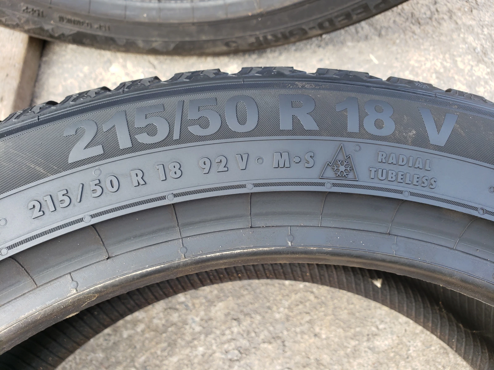 Гуми Зимни 215/50R18, снимка 7 - Гуми и джанти - 56292854