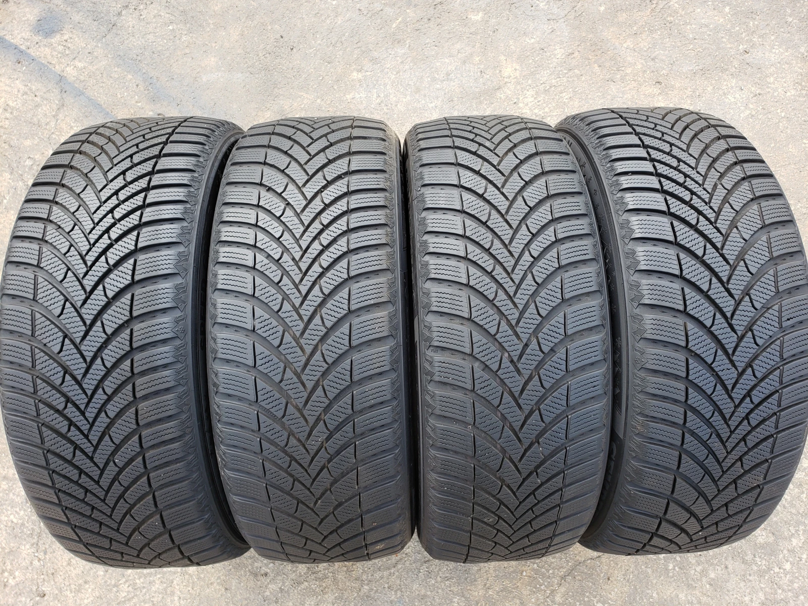 Гуми Зимни 215/50R18, снимка 3 - Гуми и джанти - 56292854