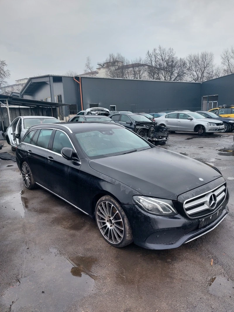 Mercedes-Benz E 220 d W213 SPORT Комби, снимка 4 - Автомобили и джипове - 43883691