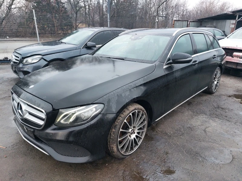 Mercedes-Benz E 220 d W213 SPORT Комби, снимка 3 - Автомобили и джипове - 43883691