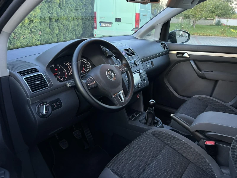 VW Touran 2.0TDI, снимка 6 - Автомобили и джипове - 46982178