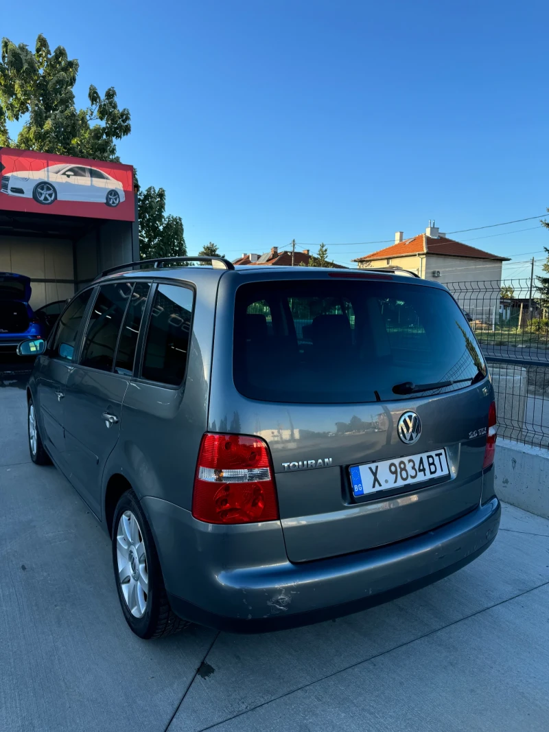 VW Touran, снимка 8 - Автомобили и джипове - 47439262