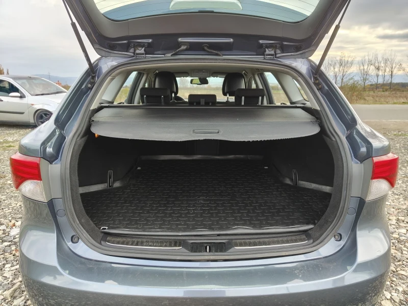 Toyota Avensis 2.0 D4D 126 FACELIFT 2013г, снимка 16 - Автомобили и джипове - 52177029