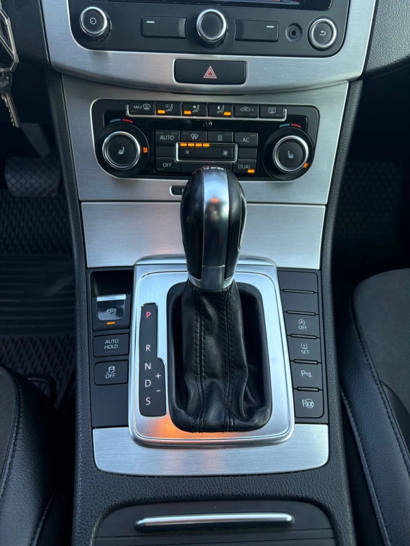 VW Passat 2.0TDI DSG Highline, снимка 10 - Автомобили и джипове - 52774608