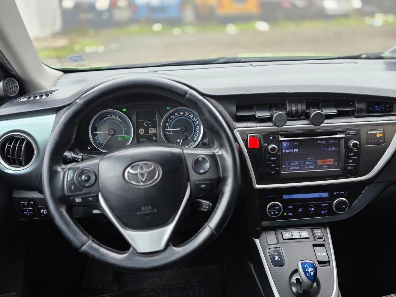 Toyota Auris, снимка 11 - Автомобили и джипове - 53294936