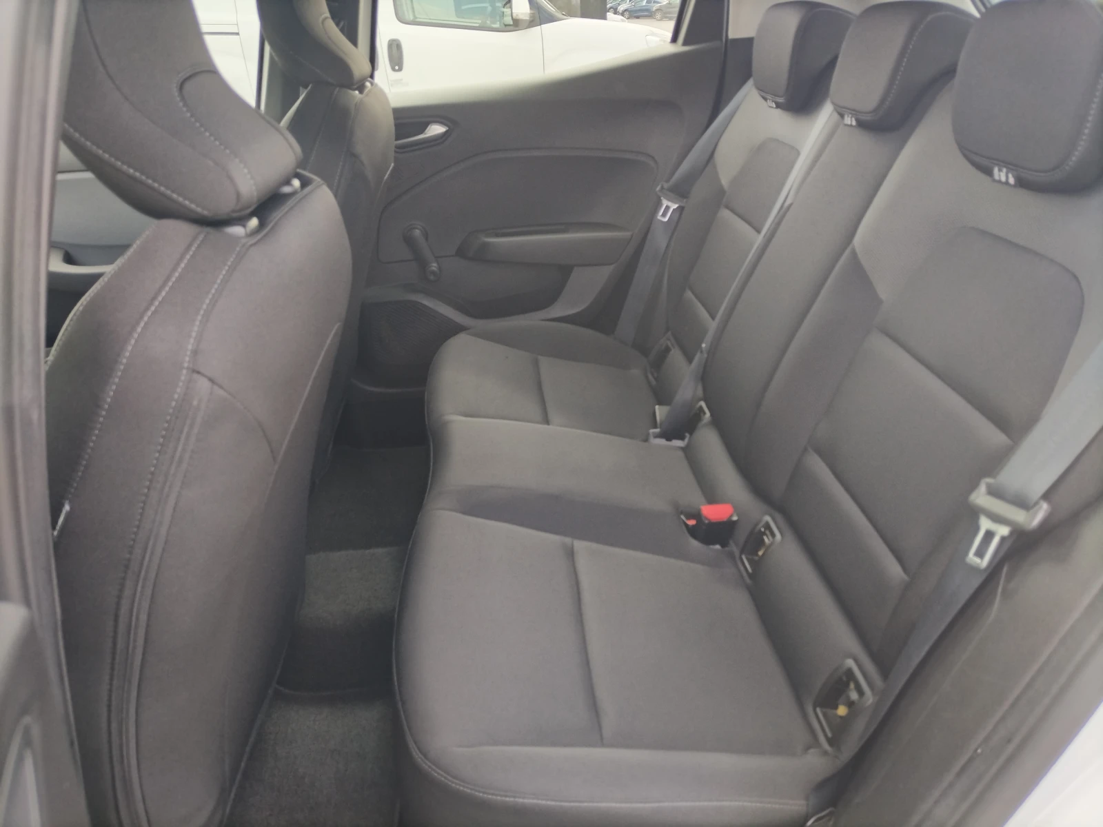 Renault Clio 1.0TCe100к.с., снимка 14 - Автомобили и джипове - 53987876