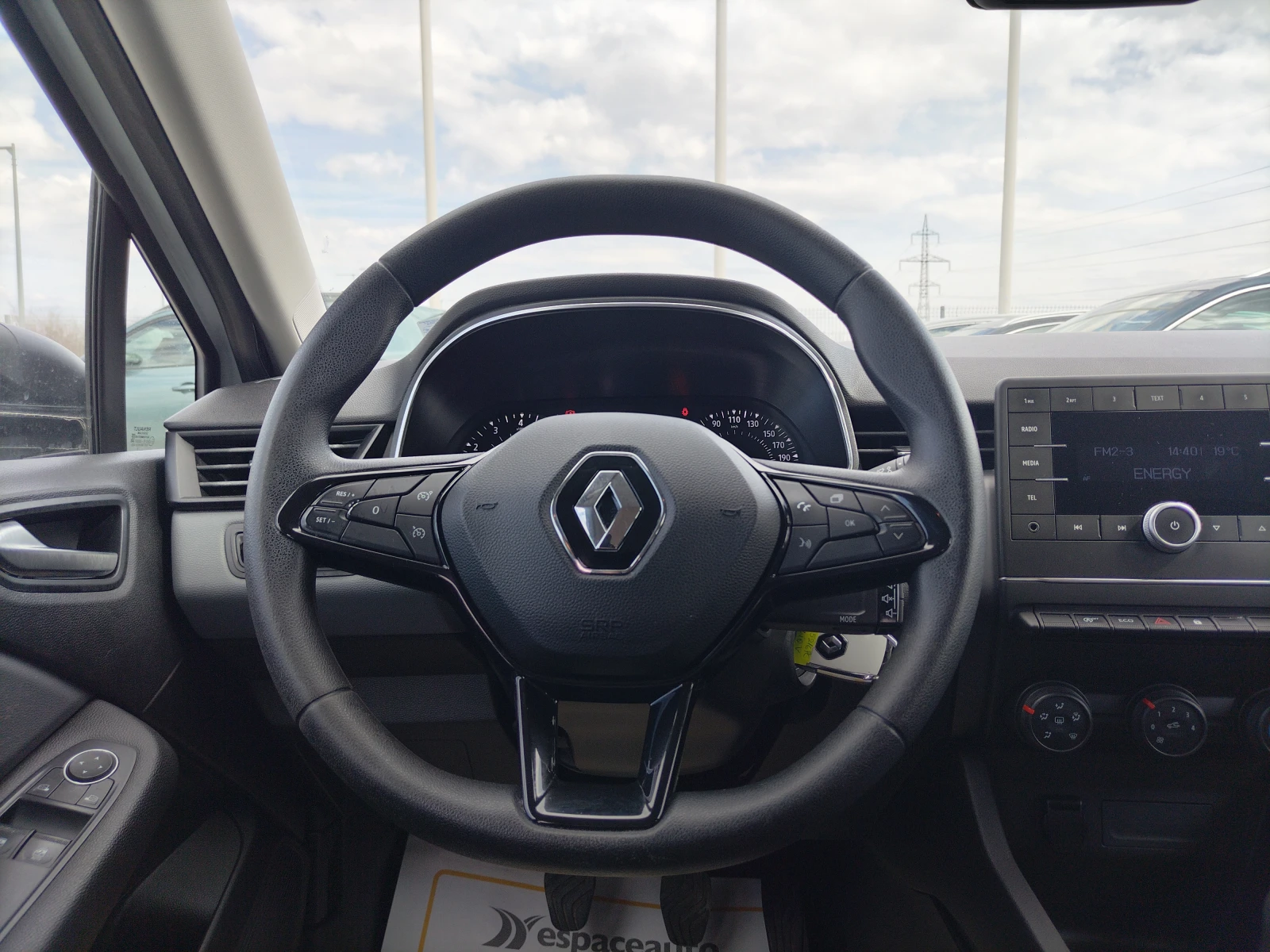 Renault Clio 1.0TCe100к.с., снимка 10 - Автомобили и джипове - 53987876